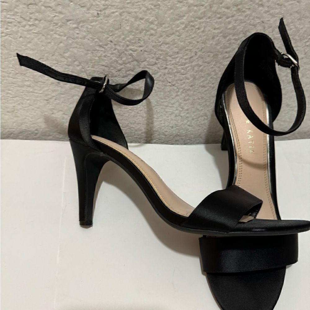 Kelly and Katie Kaini Satin Heels size 8.5 - Picture 2 of 11